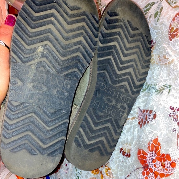 Grey uggs - Picture 4 of 4